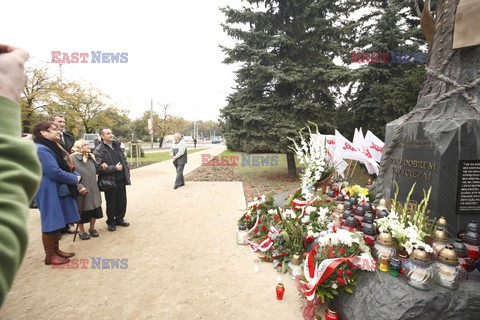 Matka Ks. Jerzego Popiełuszki wspomina syna pod jego pomnikiem w Toruniu