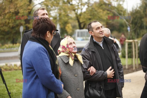 Matka Ks. Jerzego Popiełuszki wspomina syna pod jego pomnikiem w Toruniu