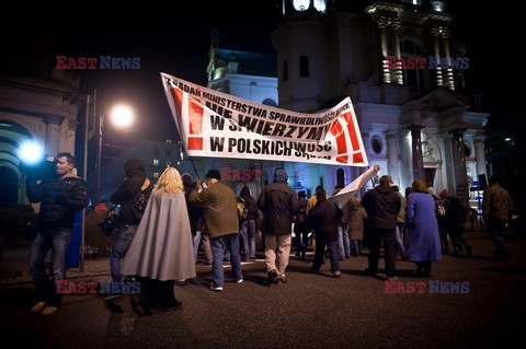 Manifestacja przed domem Wojciecha Jaruzelskiego