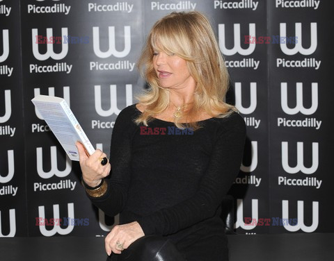 Goldie Hawn signs copies of her new book