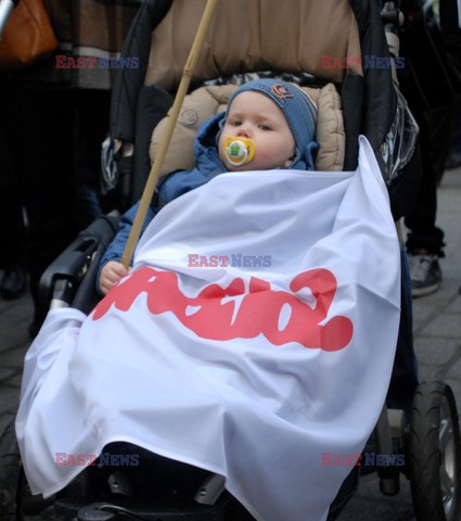 Protest związkowców i rodziców ws cięć na edukację w Krakowie