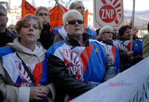 Protest związkowców i rodziców ws cięć na edukację w Krakowie