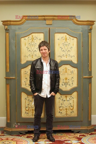 Noel Gallagher pozuje w hotelu w Meksyku