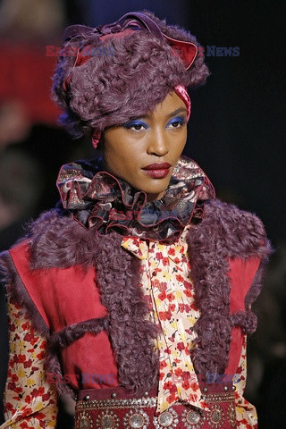 Anna Sui details