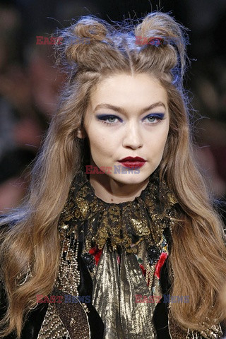 Anna Sui details