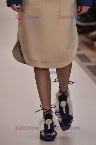 Carven details