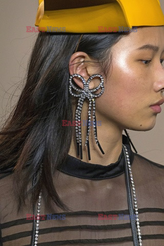 Loewe details details