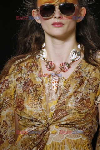 Anna Sui details