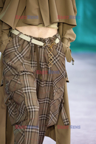 Burberry details detale