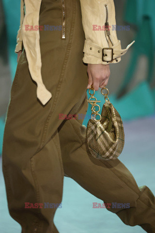 Burberry details detale