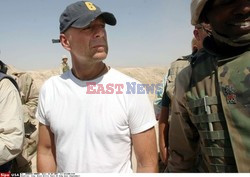 BRUCE WILLIS Z CHLOPCEM NA PLANIE FILMOWYM "THE KIDIN LOS ANGELES"