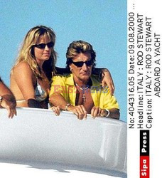 ROD STEWART I RACHEL HUNTER ODBIERAJA DZIECI ZE SZKOLY