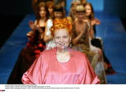 PROJEKTANTKA MODY VIVIENNE WESTWOOD Z MEZEM ANDREASEM KRONTHALEREM NA ROZDANIU NAGROD PARIS FASHION VENUS AWARDS