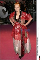 PROJEKTANTKA MODY VIVIENNE WESTWOOD Z MEZEM ANDREASEM KRONTHALEREM NA ROZDANIU NAGROD PARIS FASHION VENUS AWARDS