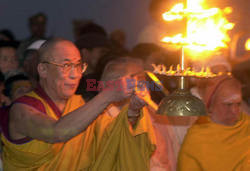 DALAI LAMA - DUCHOWY PRZYWODCA TYBETU PODCZAS INAUGURACJI FESTIWALU TYBETU W BOMBAYU