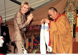 LONDON: THE DALAI LAMA PRESENTS TRUDY     STYLER (STING'S WIFE) WITH A TIBETAN SCARF