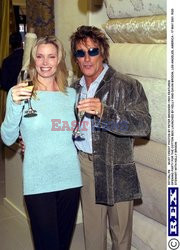 ROD STEWART I RACHEL HUNTER ODBIERAJA DZIECI ZE SZKOLY