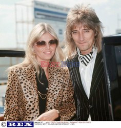 ROD STEWART I RACHEL HUNTER ODBIERAJA DZIECI ZE SZKOLY