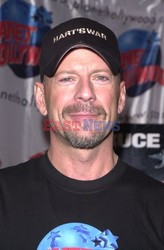 BRUCE WILLIS Z CHLOPCEM NA PLANIE FILMOWYM "THE KIDIN LOS ANGELES"