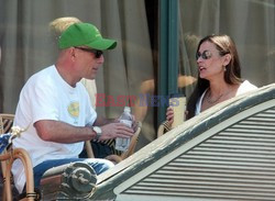 BRUCE WILLIS Z CHLOPCEM NA PLANIE FILMOWYM "THE KIDIN LOS ANGELES"