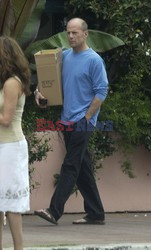 BRUCE WILLIS Z CHLOPCEM NA PLANIE FILMOWYM "THE KIDIN LOS ANGELES"