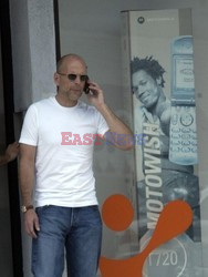 BRUCE WILLIS Z CHLOPCEM NA PLANIE FILMOWYM "THE KIDIN LOS ANGELES"