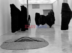 Magdalena Abakanowicz i jej rzeźby