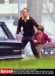 BRUCE WILLIS Z CHLOPCEM NA PLANIE FILMOWYM "THE KIDIN LOS ANGELES"