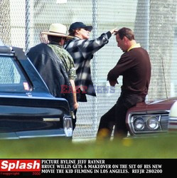 BRUCE WILLIS Z CHLOPCEM NA PLANIE FILMOWYM "THE KIDIN LOS ANGELES"