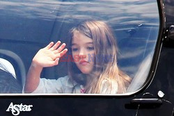 Suri and Katie Holmes in helicopter 