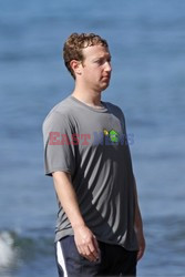 Mark Zuckerberg z żoną serfują na Maui