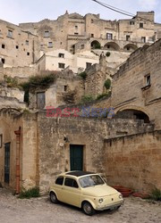 W grotach Sassi di Matera - Madame Figaro