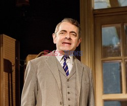 Rowan Atkinson w sztuce teatralnej Quartermaine's Terms 