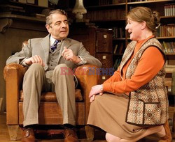 Rowan Atkinson w sztuce teatralnej Quartermaine's Terms 