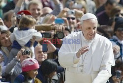 Papież Franciszek podczas audiencji na Placu św. Piotra