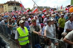 Manifestacja w obronie TV Trwam na Placu Zamkowym