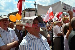 Manifestacja w obronie TV Trwam na Placu Zamkowym