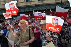 Manifestacja w obronie TV Trwam na Placu Zamkowym