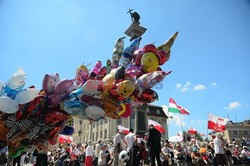 Manifestacja w obronie TV Trwam na Placu Zamkowym