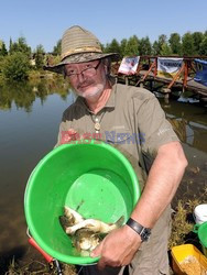 Zawody wędkarskie aktorów