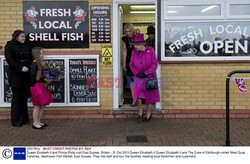 Królowa Elżbieta w sklepie rybnym