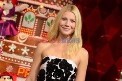 Gwyneth Paltrow prezentuje świąteczne dekoracje w Paryżu