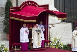 Vatican shows bones of Saint Peter 