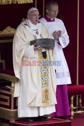 Papież pokazał relikwie św. Piotra