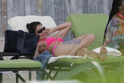 Katie Holmes i Suri Cruise w bikini