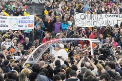 Papież Franciszek - audiencja generalna na placu świętego Piotra