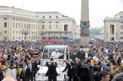 Papież Franciszek - audiencja generalna na placu świętego Piotra