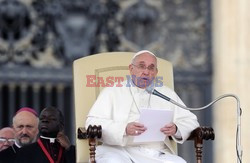 Papież Franciszek - audiencja generalna na placu świętego Piotra