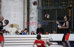 Papież Franciszek spotkał sie z niepełnosprawnymi sportowcami