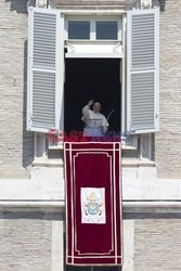 Papież Franciszek podczas modlitwy Anioł Pański